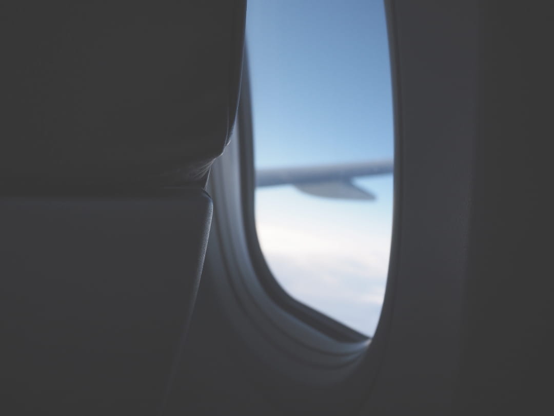 飛行機の機内から見た景色